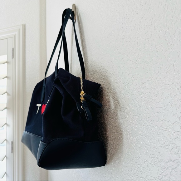 NEW TOMMY HILFIGER ♥️ LARGE TOTE LUGGAGE DUFFLE BAG Navy rare - Picture 2 of 13